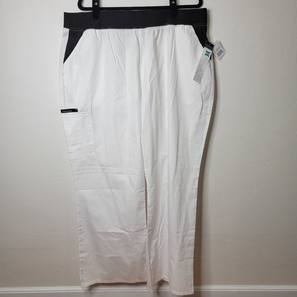Cherokee White and BlackbCargi Pocket Pants - Picture 2 of 7